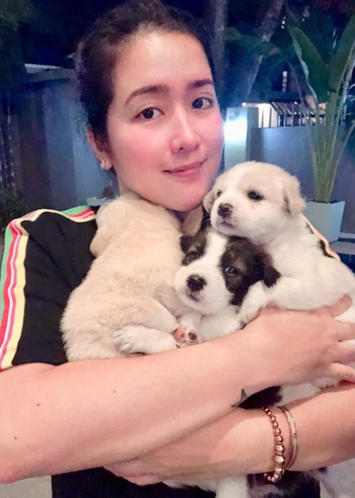 Angeline Quinto as seen while posing for an adorable picture with three puppies in May 2019