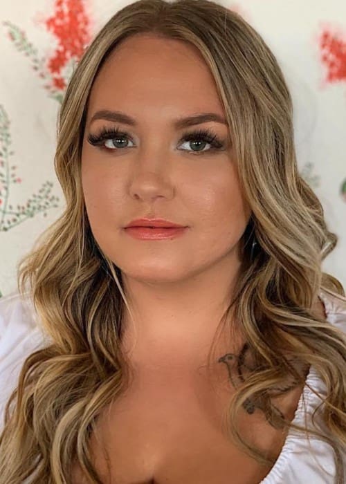 Anna Todd in an Instagram post as seen in March 2019