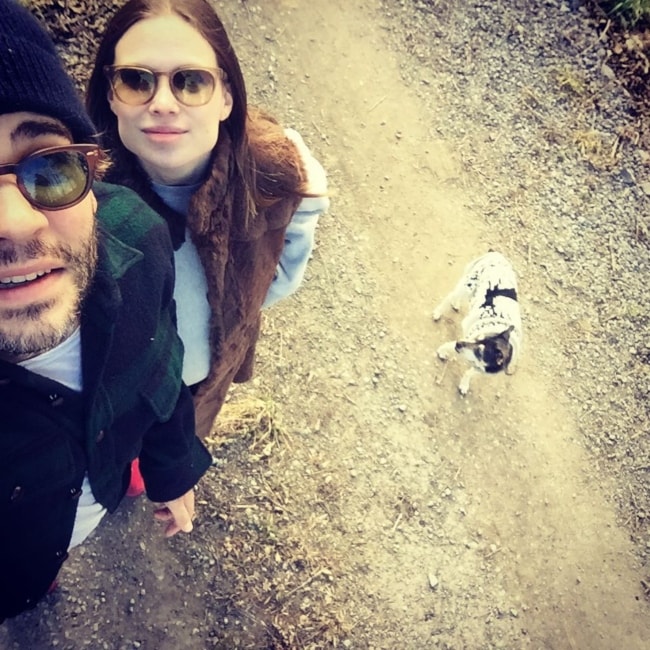 Celina Sinden as seen in a selfie with her beau Rossif Sutherland and her dog Partout in December 2015