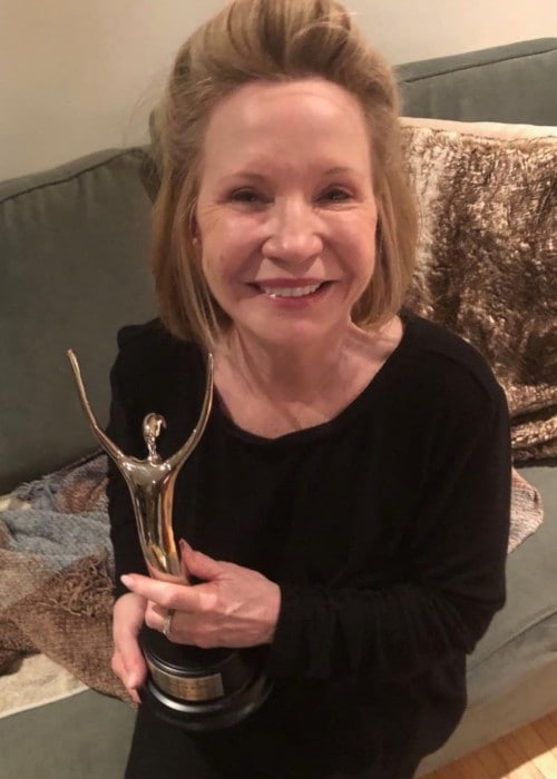 Debra Jo Rupp Height, Weight, Age, Boyfriend, Family, Facts, Biography