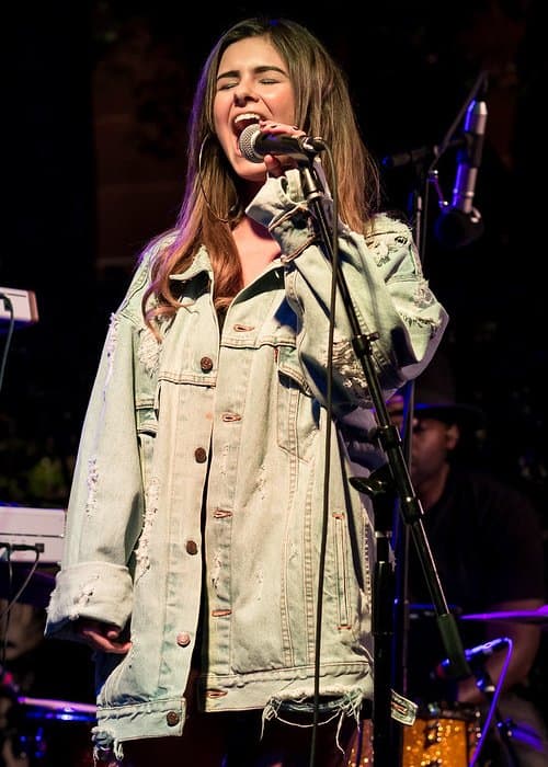 Jacquie Lee performing live at Baño Flaco at The Rosey Oyster Bar in October 2017