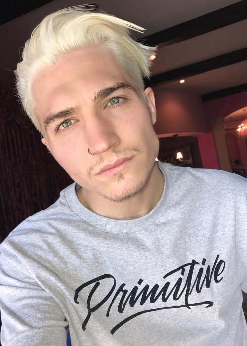 Nathan Schwandt as seen while taking a selfie with blonde hair in November 2017