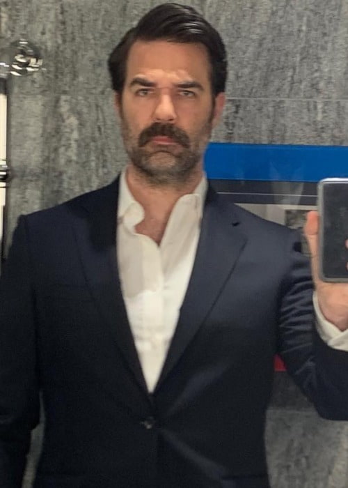 Rob Delaney in a selfie as seen in March 2019