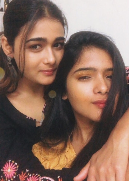 Shalini Pandey as seen in a selfie with her sister Pooja Pandey in February 2019