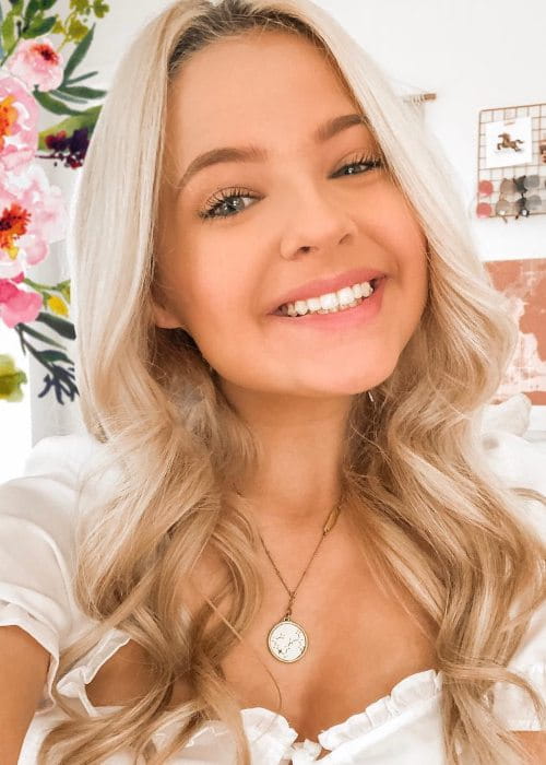 Ella Elbells in an Instagram selfie as seen in March 2019