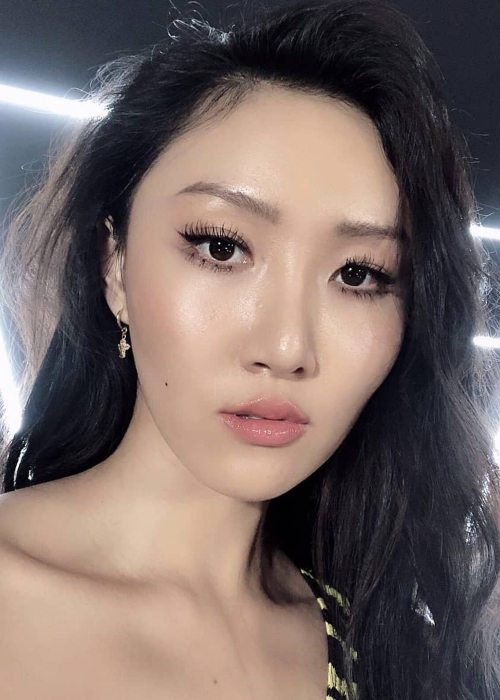 Hwasa in an Instagram selfie as seen in March 2019