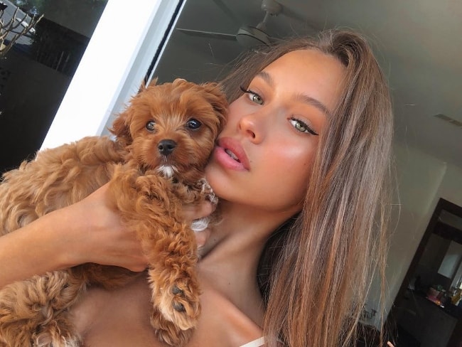 Isabelle Mathers as seen while taking a selfie with Audrey the Tiny Toy Cavoodle in October 2018