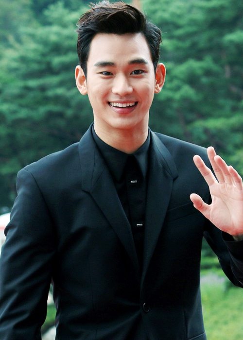 Kim Soo-hyun at the Seoul Drama Awards in October 2014