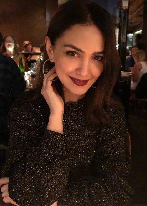 Nazanin Boniadi looking gorgeous while posing for a picture enjoying her birthday weekend at Gjelina in May 2019