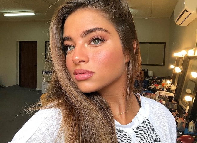 Noa Kirel as seen while taking a gorgeous selfie in October 2018