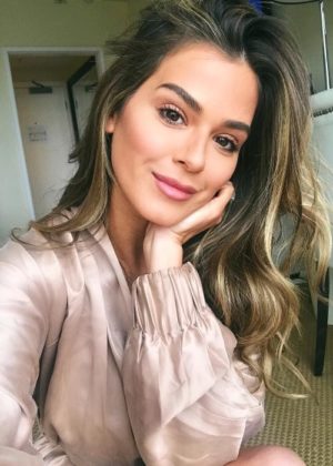 JoJo Fletcher Height, Weight, Age, Boyfriend, Family, Facts, Biography