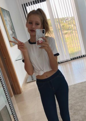 KarinaOMG Height, Weight, Age, Boyfriend, Family, Biography