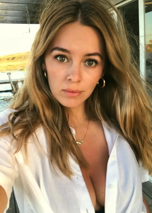 Keeley Hazell as seen while taking a gorgeous selfie at Laguna Garzón located in Garzón, Uruguay in December 2017