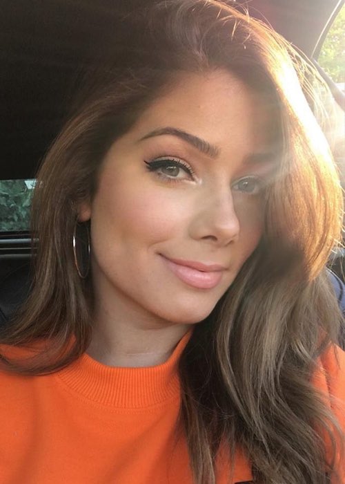 Nikki Sanderson in a calr selfie under the bright sun in May 2019