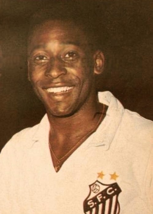 Pelé photographed in 1970 before a match between Santos FC and Boca Juniors in Argentina