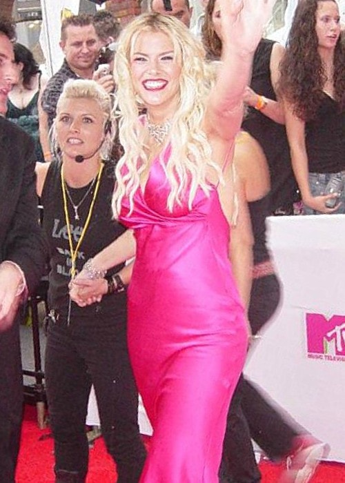 Anna Nicole Smith on the red carpet for 2005 MTV Video Music Awards