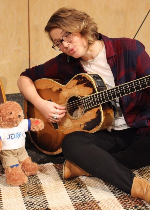 Crystal Bowersox as seen in a picture taken while performing at the JDRF Seattle Guild in November 2018