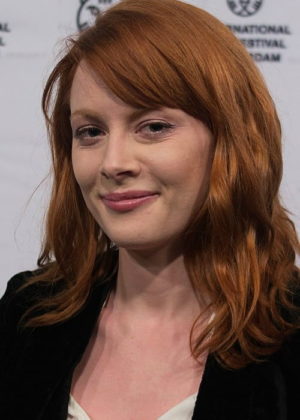 Emily Beecham Height, Weight, Age, Boyfriend, Family, Facts, Biography