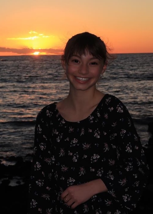 Lauren Lindsey Donzis as seen while posing for a beautiful picture while enjoying a sunset by the beach in Hawaii, United States in November 2018