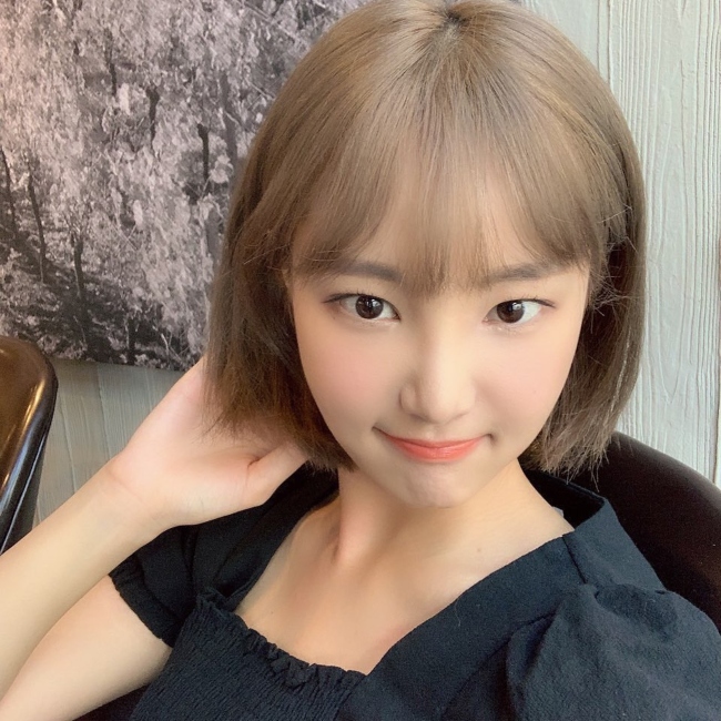 Yeonwoo (Lee Da-bin) Height, Weight, Age, Body Statistics - Healthy Celeb