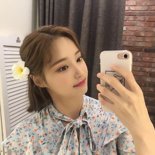 Yeonwoo as seen n an Instagram selfie in April 2019