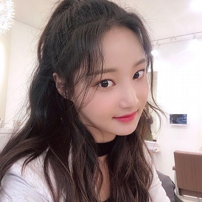 Yeonwoo (Lee Da-bin) Height, Weight, Age, Body Statistics - Healthy Celeb