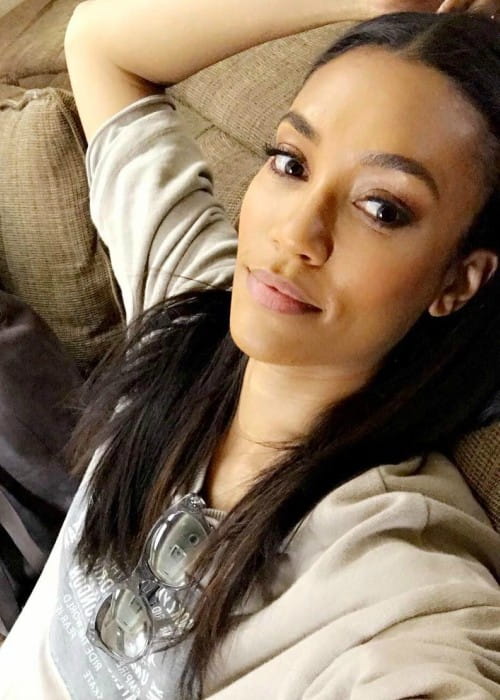 Annie Ilonzeh in an Instagram selfie as seen in April 2017