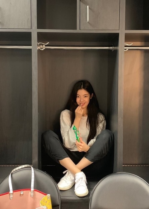 Choi Jisu as seen in a picture taken while eating gummy worms in her private spot in August 2019