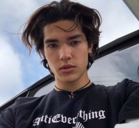 Conan Gray Height, Weight, Age, Girlfriend, Family, Facts, Biography