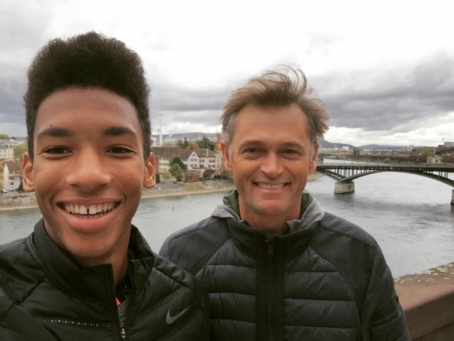 Félix Auger-Aliassime with his coach as seen in October 2017