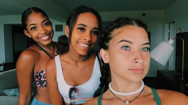 Hannah Rylee as seen while taking a selfie along with her friends, Jada Wesley (Center) and Gabby Morrison (Left), in June 2019