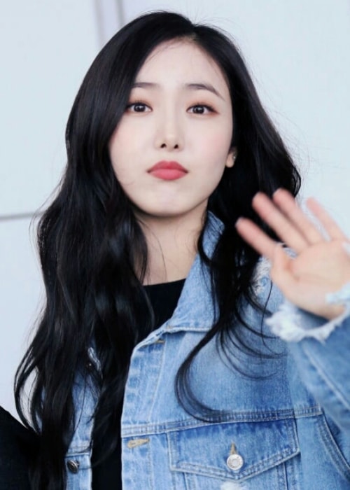 Hwang Eun-bi (SinB) as seen while waving at the camera at Incheon International Airport located in Jung District, Incheon, South Korea in February 2018