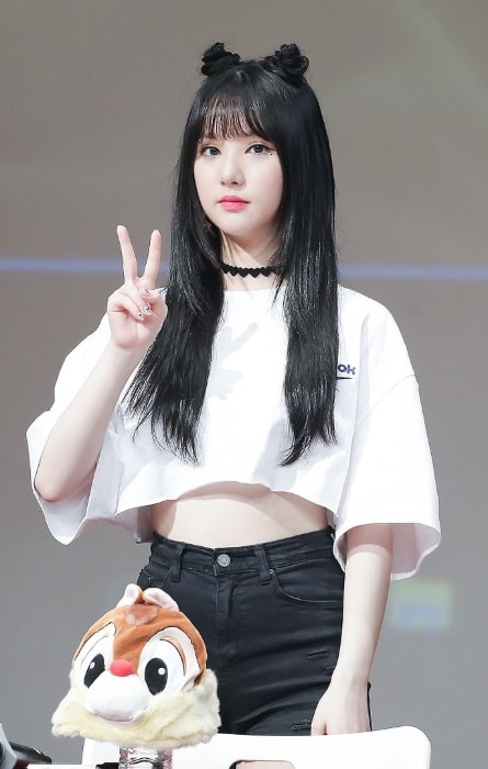 Jung Ye-rin (Yerin) as seen while posing for the camera during an event in May 2018