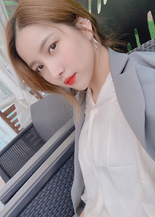 Kim So-jung (Sowon) Height, Weight, Age, Body Statistics - Healthy ...