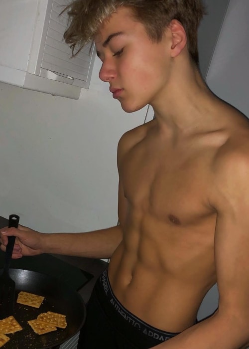 Markie Werox as seen shirtless in a picture while preparing his dinner in November 2018