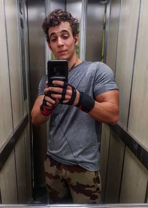 Miguel Herrán as seen while taking a mirror selfie in January 2019