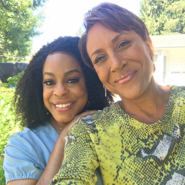 Robin Roberts (Right) and Niecy Nash in a selfie in June 2019