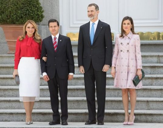 The King And Queen Of Spain Standing Alongside The Former President Of Mexico Enrique Peña Nieto And His Wife Angelica Rivera In April 2018 536x420 