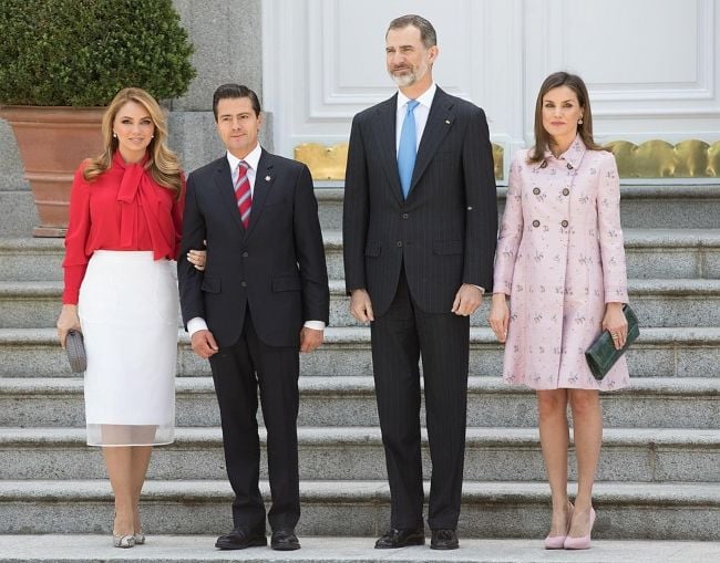 The King and Queen of Spain standing alongside the former President of Mexico Enrique Peña Nieto and his wife Angelica Rivera in April 2018