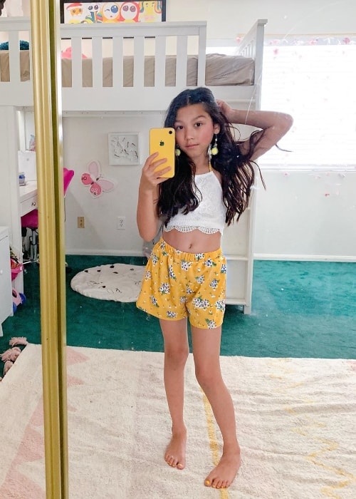 Txunamy as seen while taking a mirror selfie in August 2019