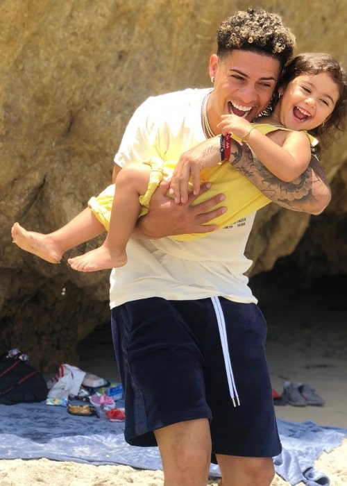 Elle McBroom as seen in a picture with her father Austin McBroom in July 2018