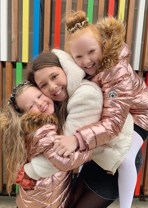 Esmé Ingham as seen in a picture taken with her younger sister Isla and older sister Isabelle Ingham in October 2019