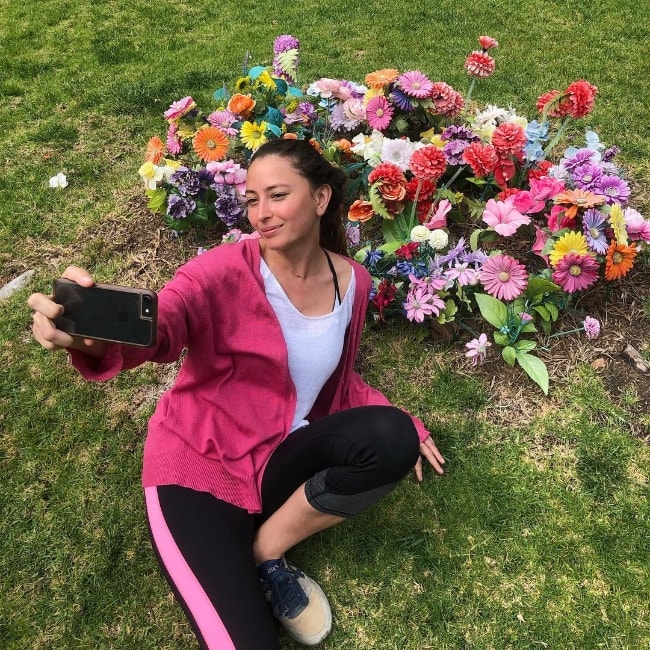 Fabianne Therese as seen while taking a selfie with the beautiful flowers in March 2019