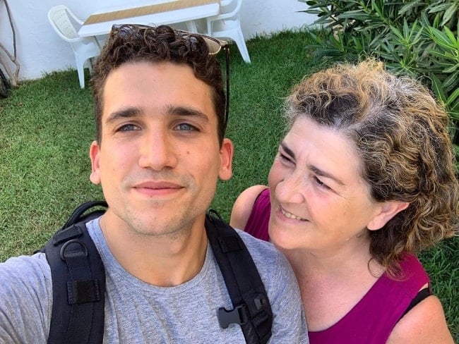 Jaime Lorente as seen while taking a selfie along with his mother in September 2019
