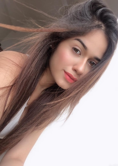 Jannat Zubair Rahmani Cut Her Long Hair During Lock Down Newstrack English 1