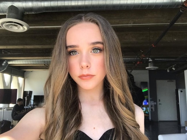 Jenna Davis as seen while taking a beautiful selfie in March 2019
