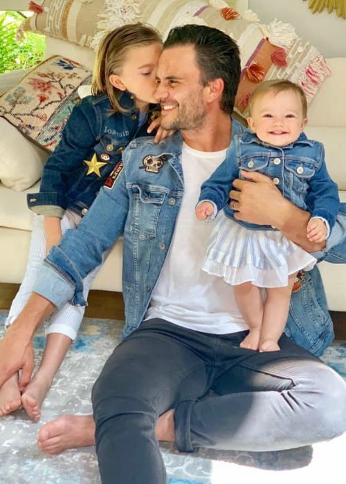 Juan Pablo Raba with his children as seen in June 2019