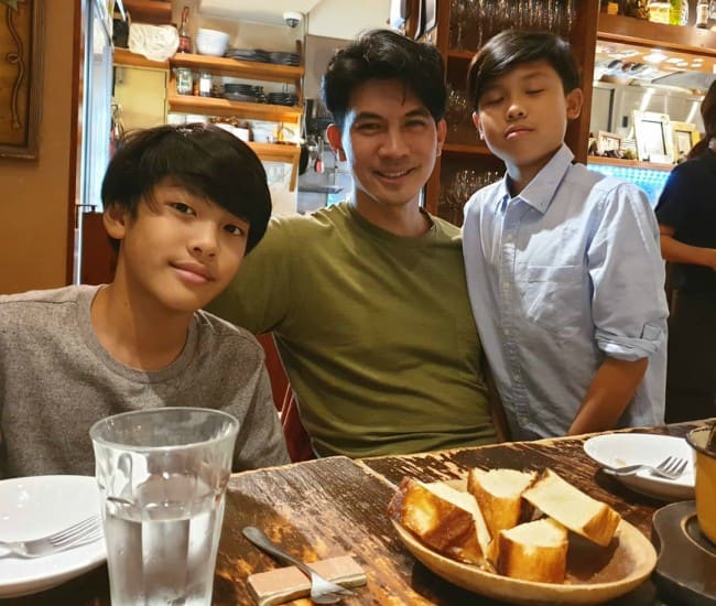 Theeradej Wongpuapan with his sons as seen in October 2019