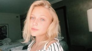 Alyvia Alyn Lind