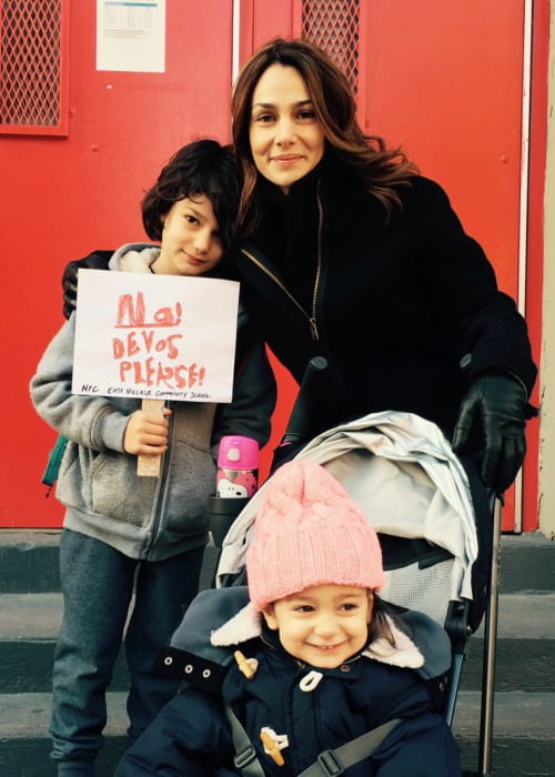 Annie Parisse with her children as seen in February 2017